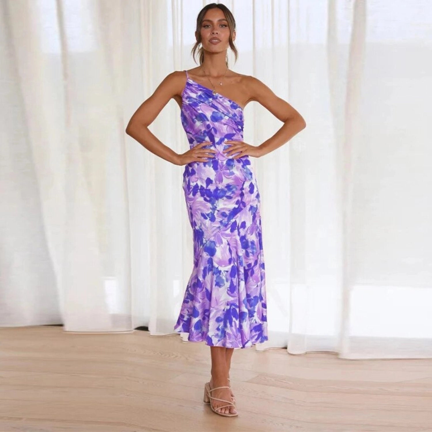Sienna – Vestido Maxi Assimétrico com Padrão Floral