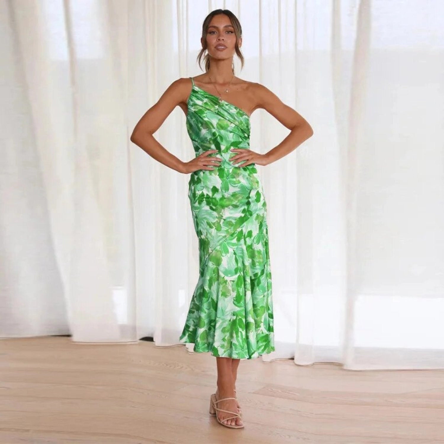Sienna – Vestido Maxi Assimétrico com Padrão Floral