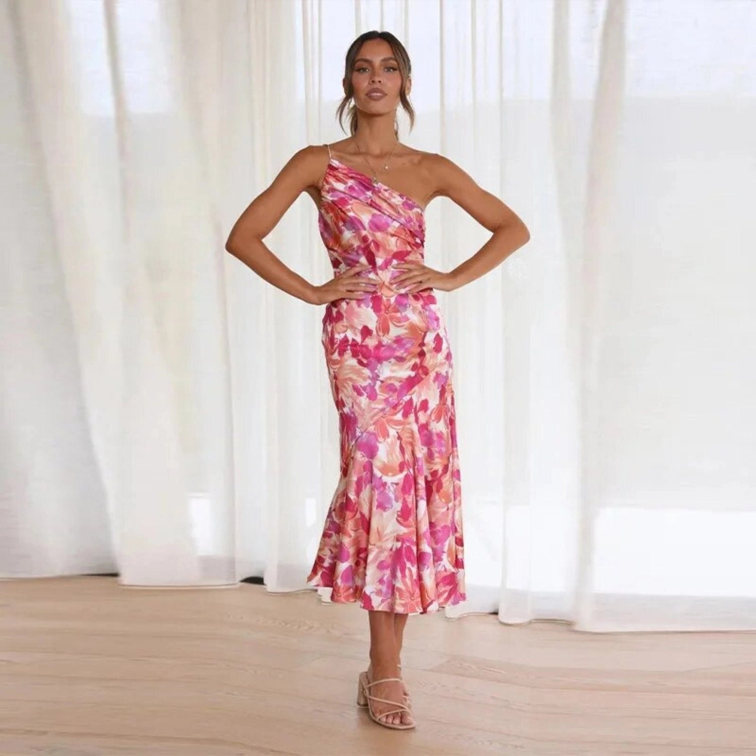 Sienna – Vestido Maxi Assimétrico com Padrão Floral
