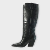 Botas com Design Croco e Salto Elegante